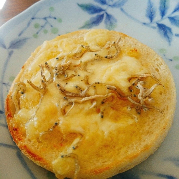 しらすマヨチーズトースト